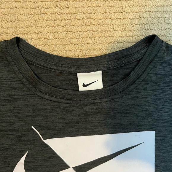 Nike Grey short sleeve shirt - Picture 7 of 7